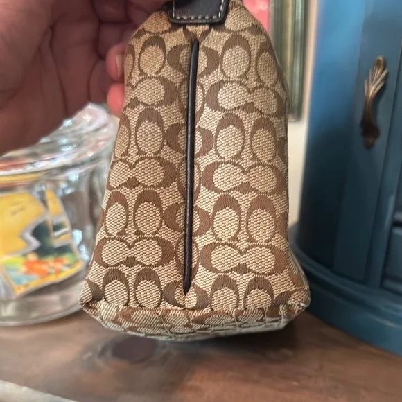 ๐๐ป๐๐คCoach Brown and tan mini Bag with Signature - Picture 9 of 15